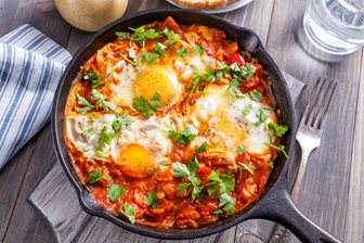 Shakshuka, amelyet szintén a Puro 1484-ben szolgálnak fel.