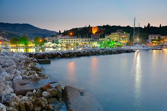 Naplemente Kaszsiopiban, Korfu