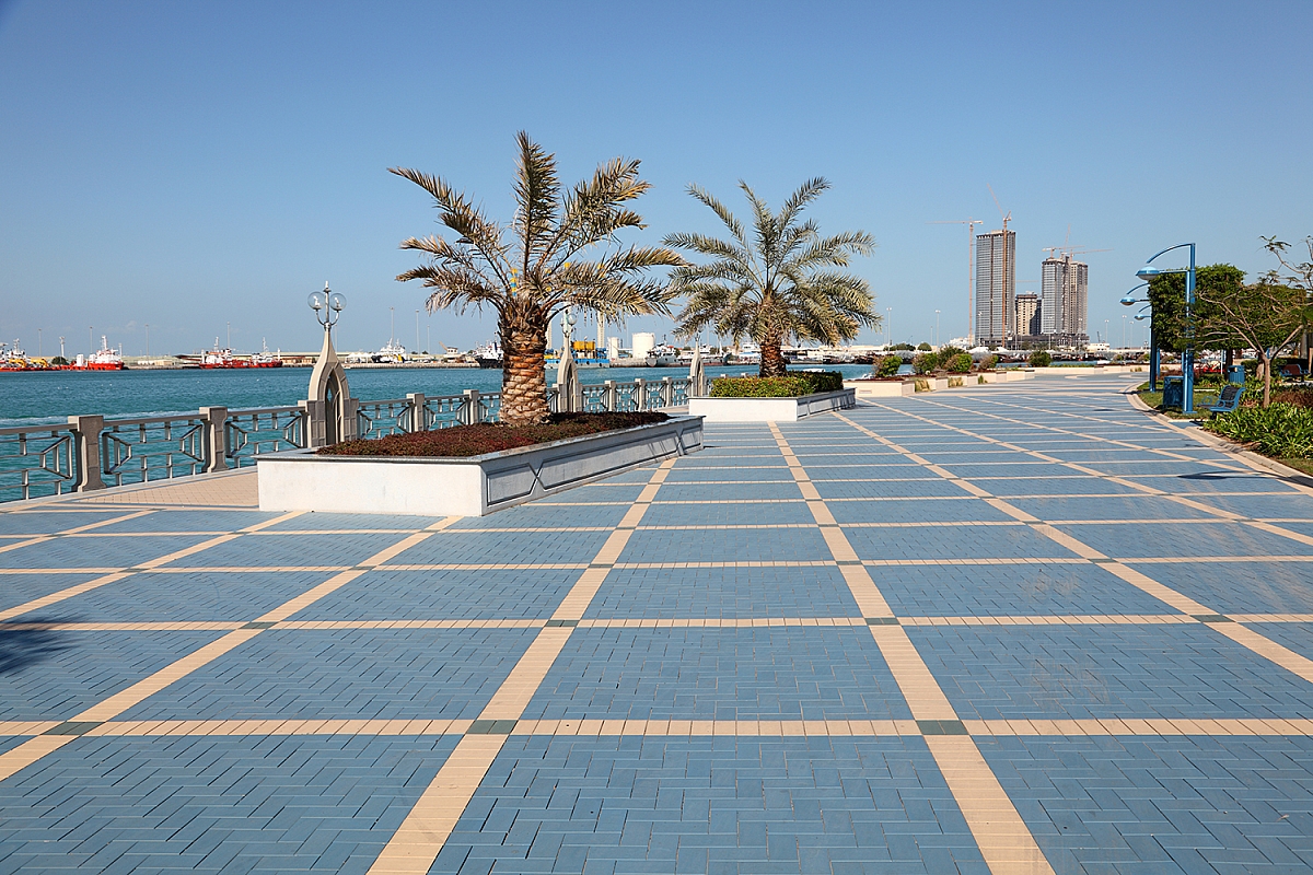 Tengerparti Corniche Boulevard Abu Dhabiban