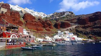 Ammoudi, kilátás a kikötőre és a halászöbölre